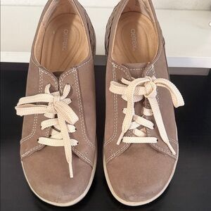 Aetrex Women's Brown Sneakers with Cream Laces